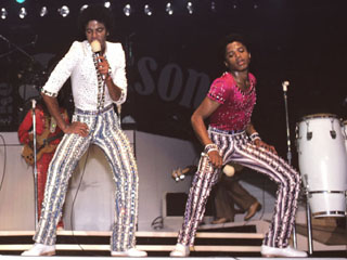 05 - I Am Love / Keep On Dancing (Destiny Tour New Orleans)